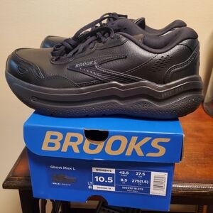 NIB Brooks Ghost Max (Leather)